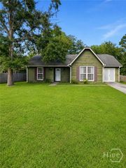 126 S Robinhood Drive, Savannah, GA 31406
