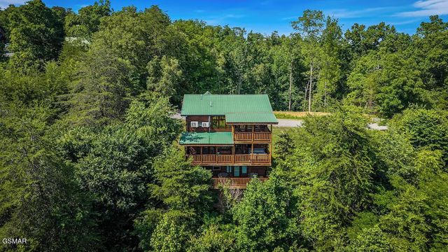 1409 Zachary Thomas Lane, Sevierville, TN 37876
