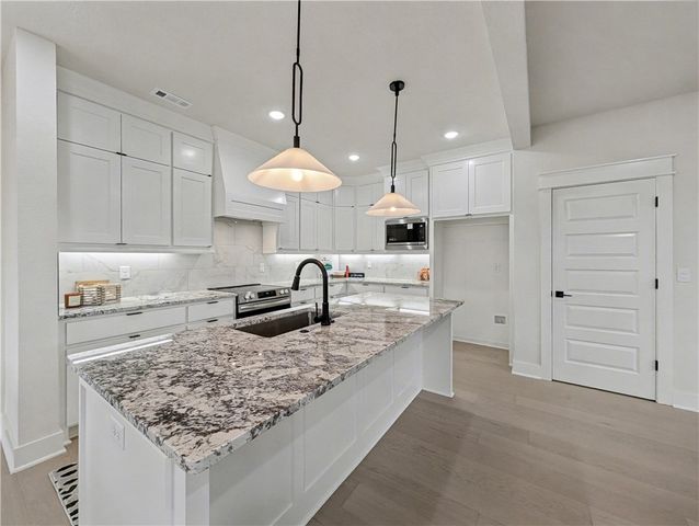30 Cromer Drive, Bella Vista, AR 72715