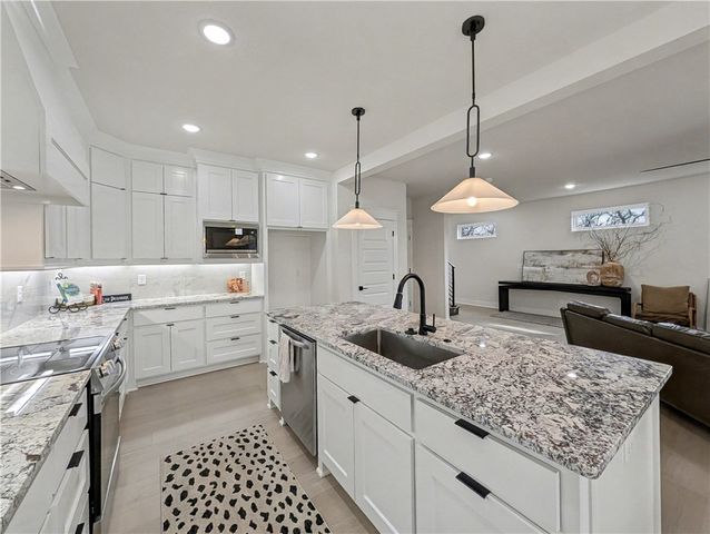 30 Cromer Drive, Bella Vista, AR 72715