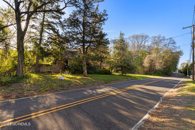 46 Richard Road, Farmingdale, NJ 07727