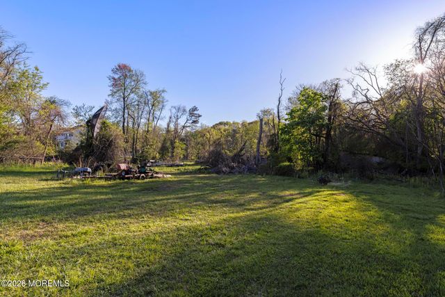 46 Richard Road, Farmingdale, NJ 07727