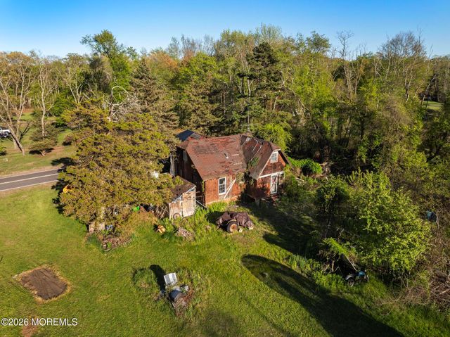 46 Richard Road, Farmingdale, NJ 07727