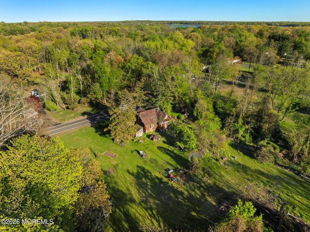 46 Richard Road, Farmingdale, NJ 07727