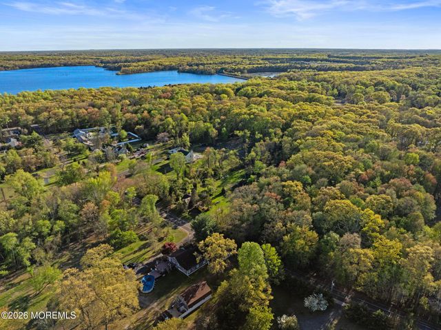 46 Richard Road, Farmingdale, NJ 07727