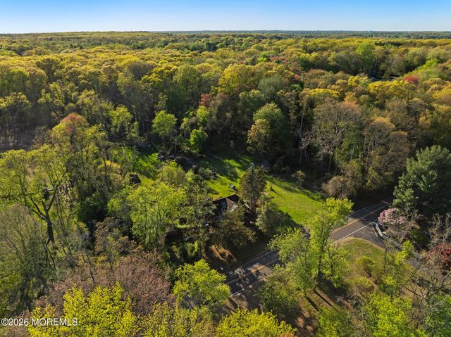 46 Richard Road, Farmingdale, NJ 07727