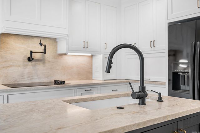 17 Foxhunt Trl, Little Rock, AR 72227