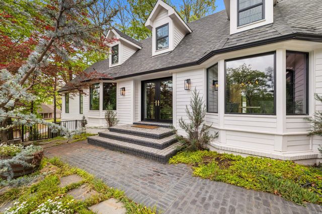 17 Foxhunt Trl, Little Rock, AR 72227