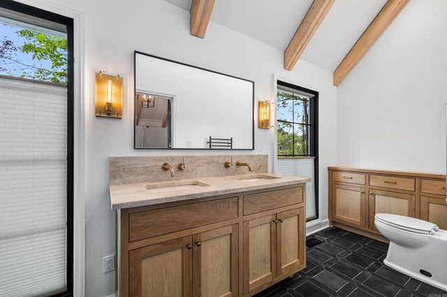 17 Foxhunt Trl, Little Rock, AR 72227