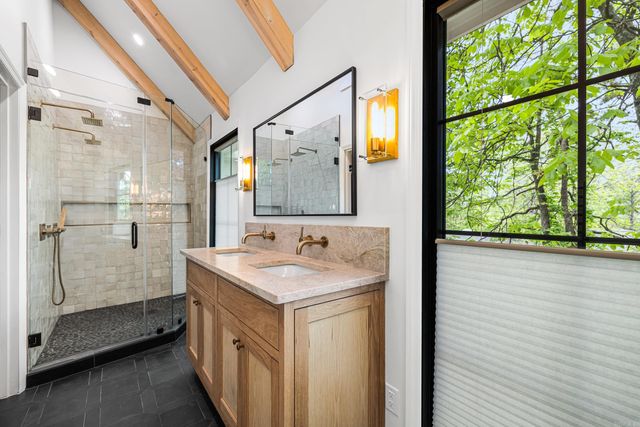 17 Foxhunt Trl, Little Rock, AR 72227