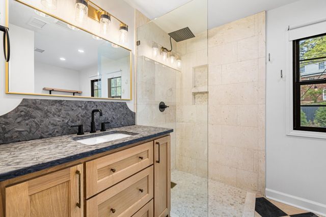 17 Foxhunt Trl, Little Rock, AR 72227