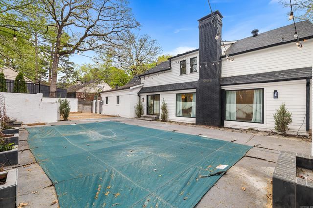 17 Foxhunt Trl, Little Rock, AR 72227