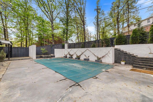 17 Foxhunt Trl, Little Rock, AR 72227