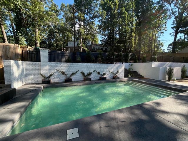 17 Foxhunt Trl, Little Rock, AR 72227