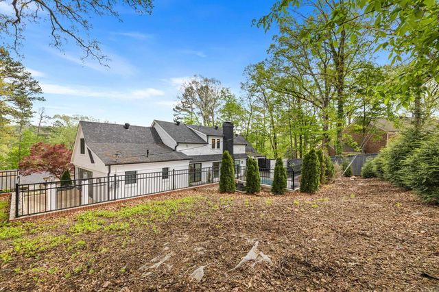 17 Foxhunt Trl, Little Rock, AR 72227