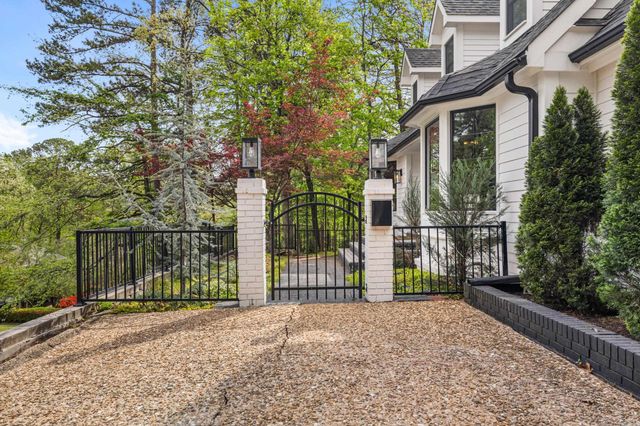 17 Foxhunt Trl, Little Rock, AR 72227