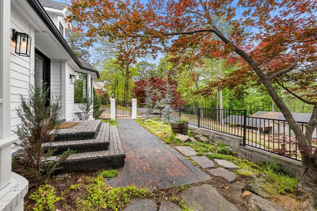 17 Foxhunt Trl, Little Rock, AR 72227