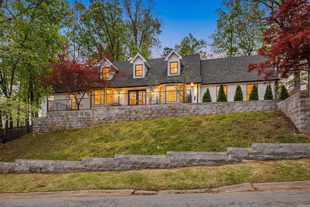 17 Foxhunt Trl, Little Rock, AR 72227