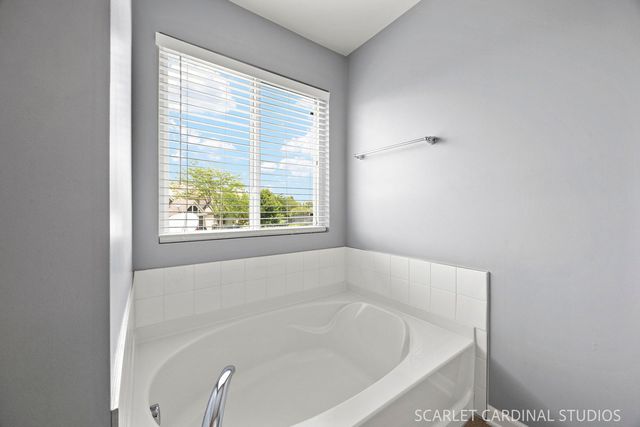 1128 Kingsmill Drive, Algonquin, IL 60102