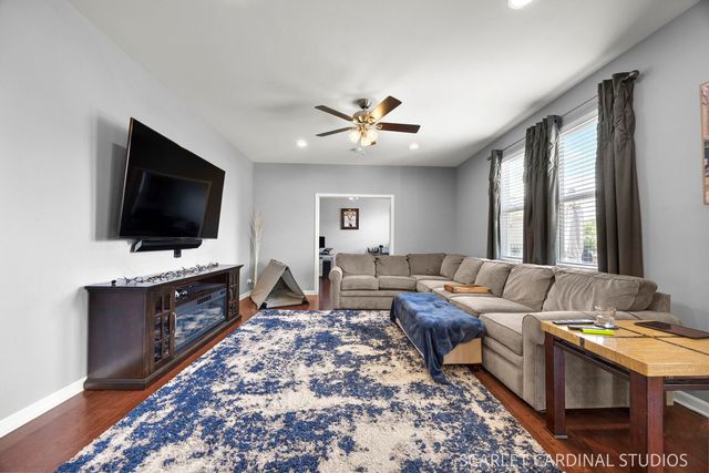 1128 Kingsmill Drive, Algonquin, IL 60102