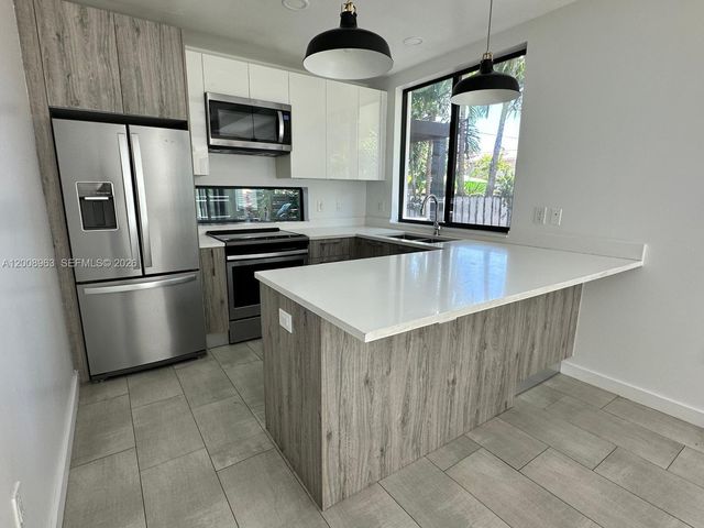 722 NE 15th Ave 2, Fort Lauderdale, FL 33304