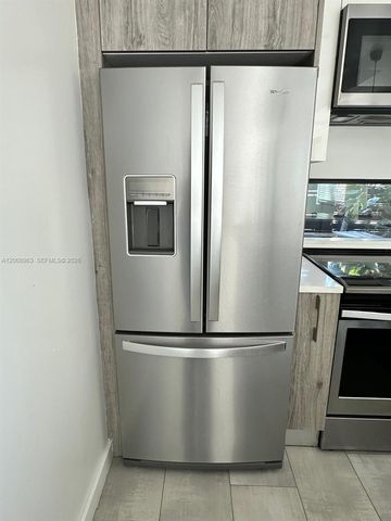 722 NE 15th Ave 2, Fort Lauderdale, FL 33304