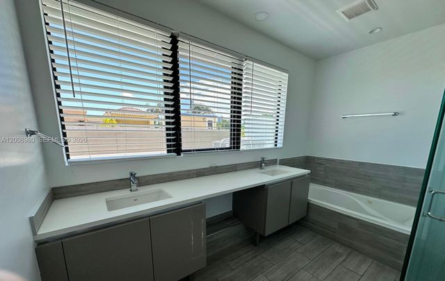 722 NE 15th Ave 2, Fort Lauderdale, FL 33304