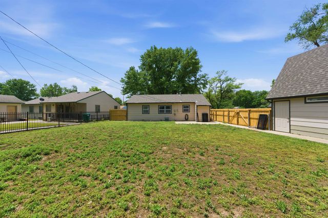 1610 E Evanston, Park City, KS 67219