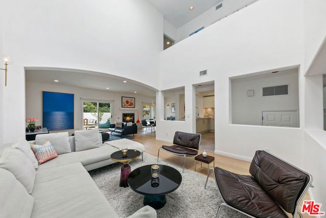 6435 Zumirez Drive 9, Malibu, CA 90265