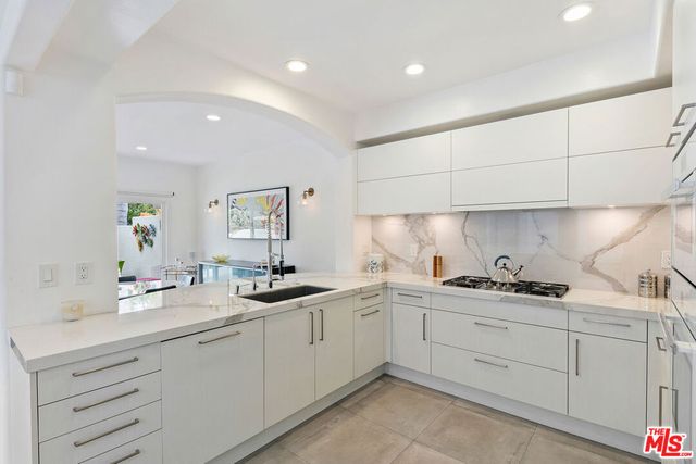 6435 Zumirez Drive 9, Malibu, CA 90265