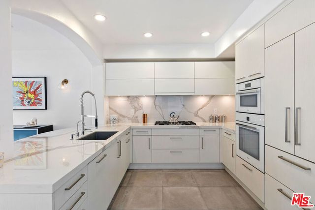 6435 Zumirez Drive 9, Malibu, CA 90265