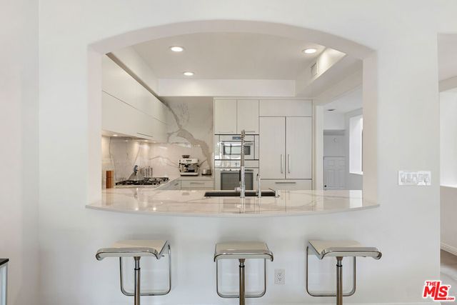 6435 Zumirez Drive 9, Malibu, CA 90265