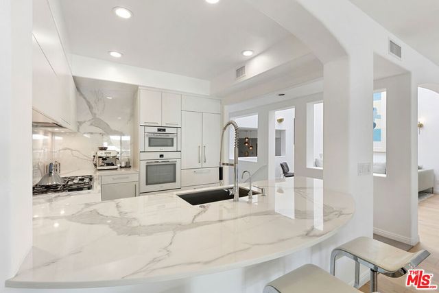 6435 Zumirez Drive 9, Malibu, CA 90265
