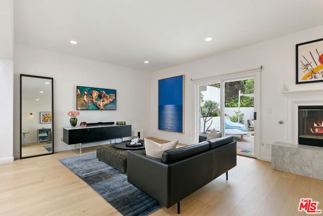 6435 Zumirez Drive 9, Malibu, CA 90265