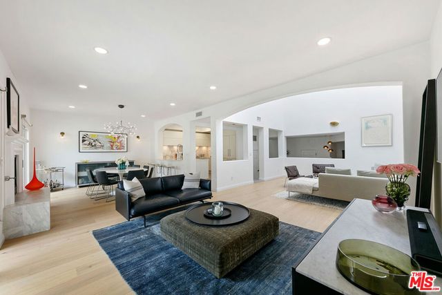 6435 Zumirez Drive 9, Malibu, CA 90265
