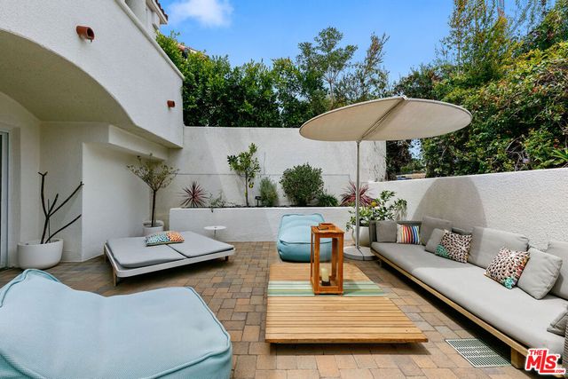6435 Zumirez Drive 9, Malibu, CA 90265