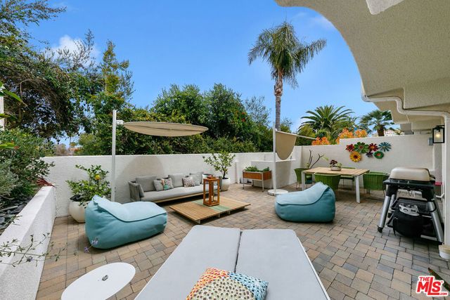 6435 Zumirez Drive 9, Malibu, CA 90265