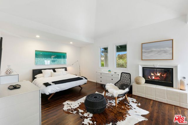6435 Zumirez Drive 9, Malibu, CA 90265