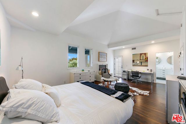 6435 Zumirez Drive 9, Malibu, CA 90265