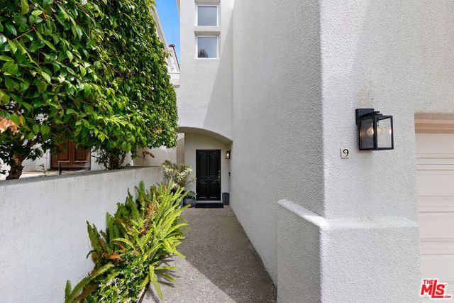 6435 Zumirez Drive 9, Malibu, CA 90265