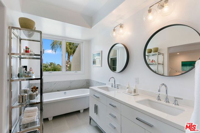 6435 Zumirez Drive 9, Malibu, CA 90265
