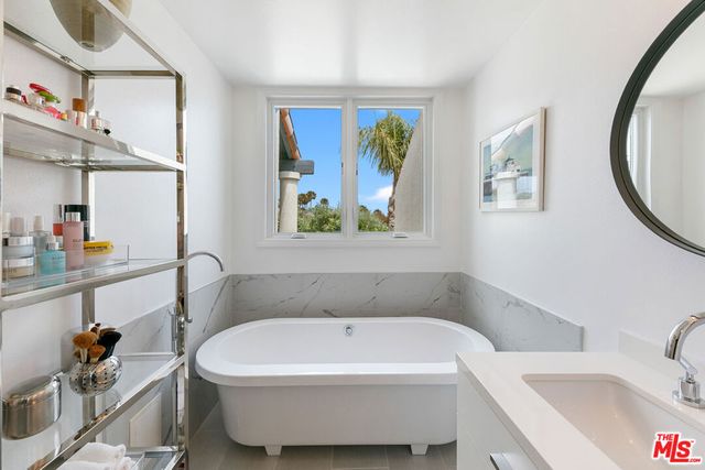 6435 Zumirez Drive 9, Malibu, CA 90265