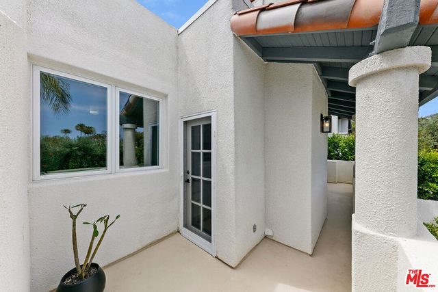 6435 Zumirez Drive 9, Malibu, CA 90265