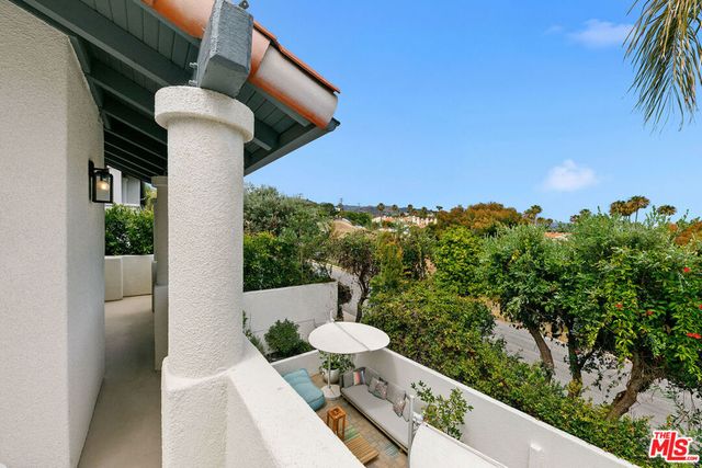 6435 Zumirez Drive 9, Malibu, CA 90265