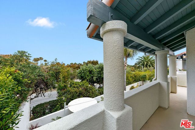 6435 Zumirez Drive 9, Malibu, CA 90265