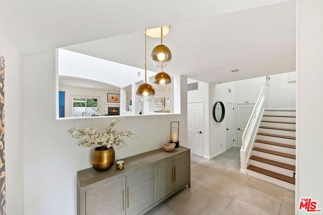 6435 Zumirez Drive 9, Malibu, CA 90265
