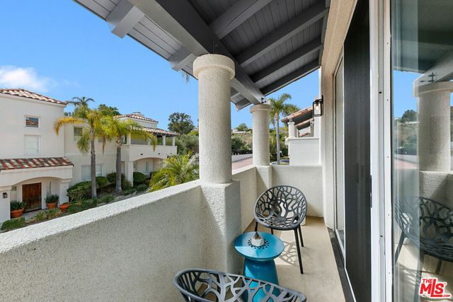 6435 Zumirez Drive 9, Malibu, CA 90265