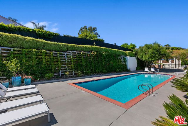 6435 Zumirez Drive 9, Malibu, CA 90265