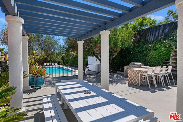 6435 Zumirez Drive 9, Malibu, CA 90265