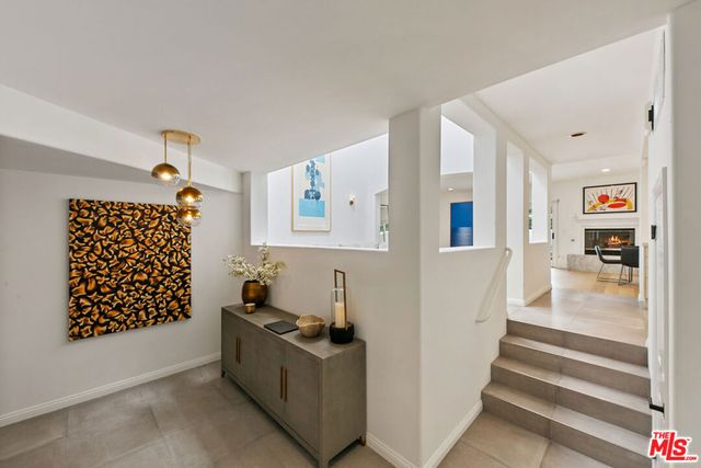 6435 Zumirez Drive 9, Malibu, CA 90265